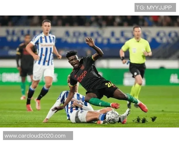 海伦芬主场迎战阿尔克马尔双方争夺联赛关键积分之战 海伦芬主场迎战阿尔克马尔双方争夺联赛关键积分之战